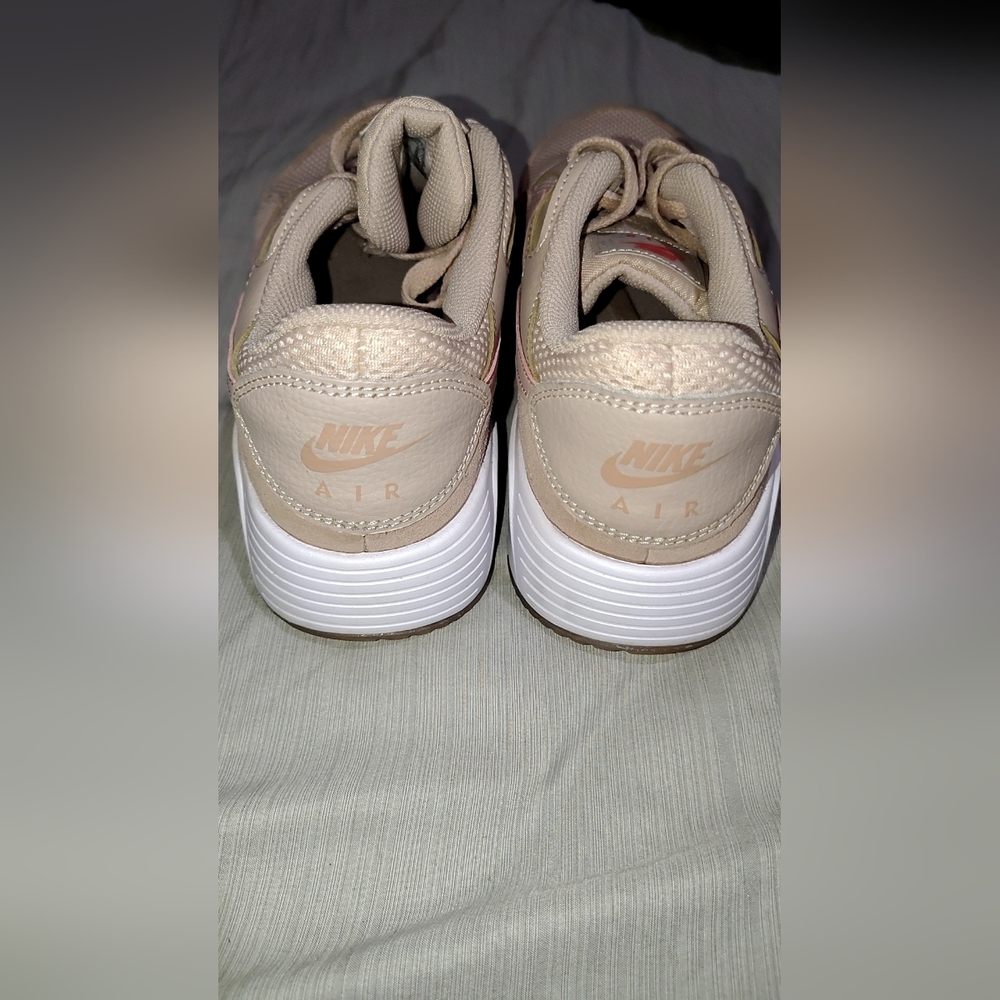 Nike Women's Beige Sneakers - Picture 3 of 8